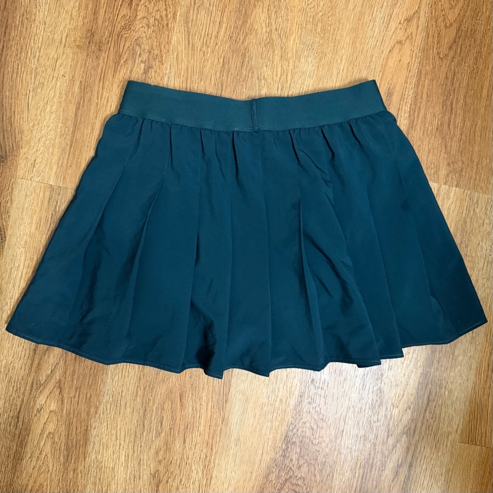 XXS Alo pleated tennis varsity style skirt with built in shorts - Picture 11 of 11